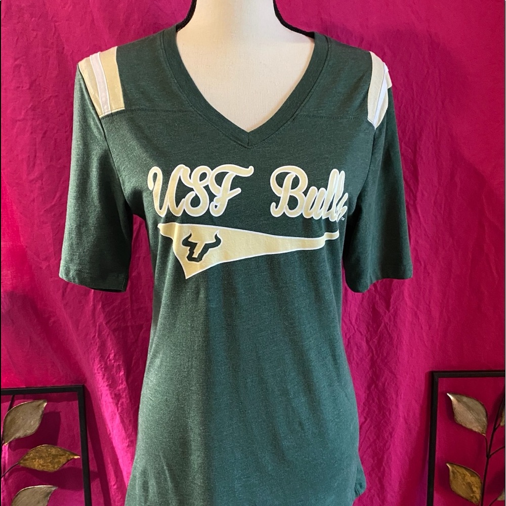 🏈USF Woman’s T-shirt Size Large